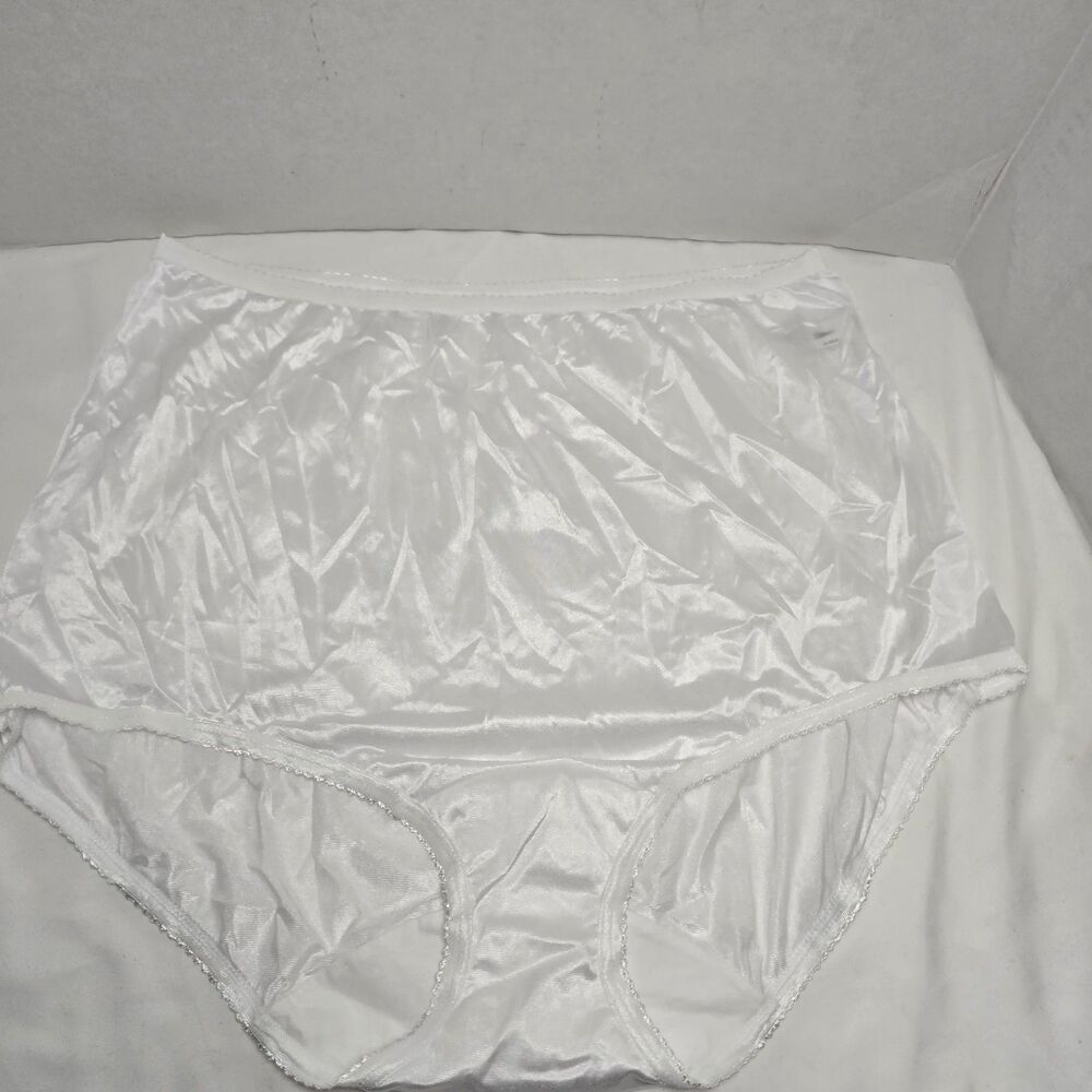 Shadowline ONE Brief Granny Panty Style 17042 White Size 9 Nylon RN 96030 SINGLE